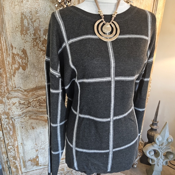 Grace Black and White Grid Pattern Sweater - Picture 6 of 9